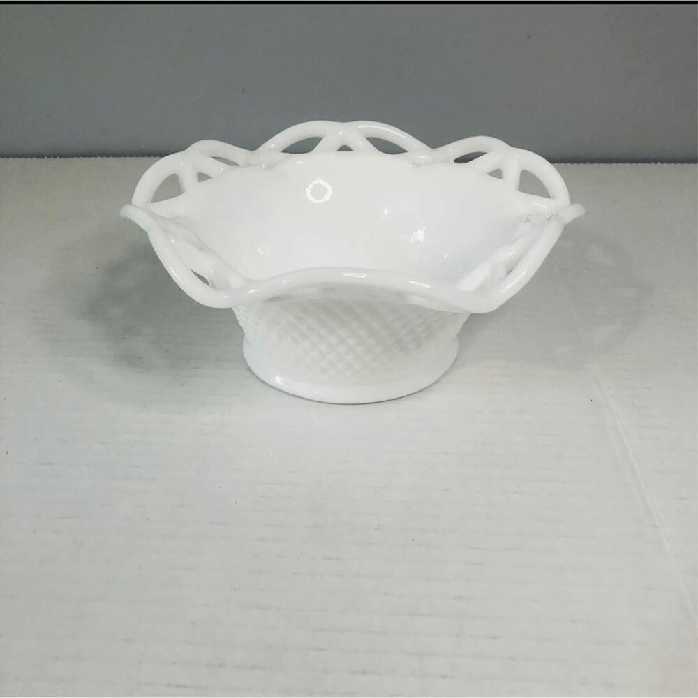 vintage imperial glass ohio laced edge milk‎ glass shallow round bowl 7.5 inches